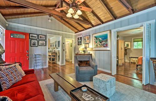 Redwoods Cabin with Hot Tub Walk to Russian River! - Foto 8