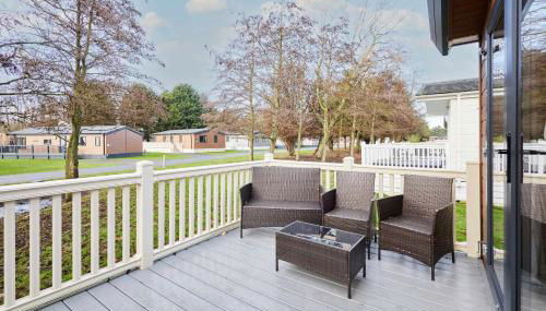 Cherry Lodge with Hot Tub - Foto 2, furniture