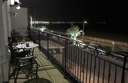 Beachfront with balcony 1st Floor apartment "The Beaches" - Photo 9