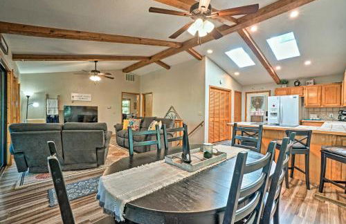 Home with Large Deck on Table Rock Lake! - Foto 8