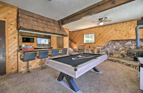 Luxe Escape with Decks, Mtn Views, Game Room! - Foto 3
