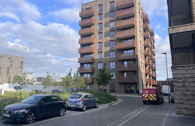 Lovely 1-bedroom With Private Balcony Near Barking - Foto 16