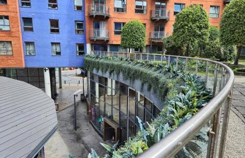 Stylish 2-Bed Apartment, Free Parking, Walk to Hospital & Uni - Foto 43