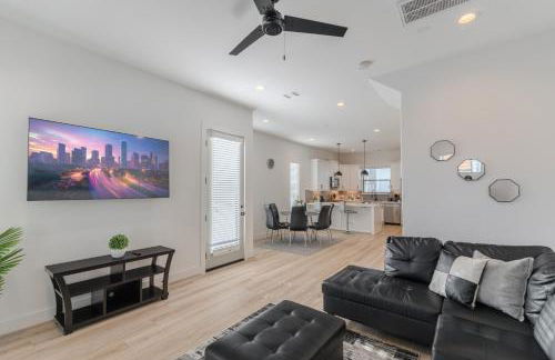 Luxury Charming 3BR 3Bath Free Wi-FI 8 Guests, Gated Home, Houston Downtown - Photo 16