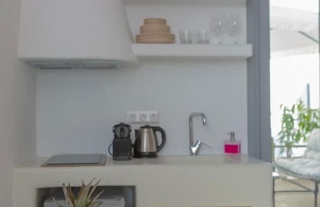 Naxos Riviera Suites - Photo 17