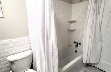 Glamorous Getaway: Exclusive 1BR LA Hotspots - Foto 15