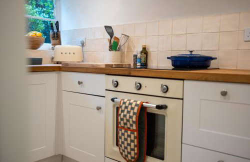 Beautiful 2 Bedroom Cottage in the Cotswolds - Photo 45