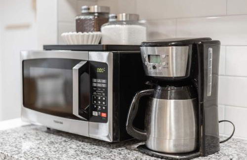 Light-filled retreat w hot tub & firepit - Foto 12