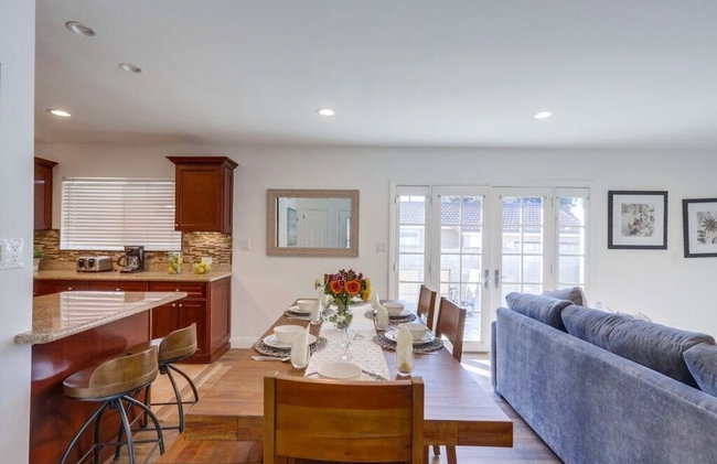 Beautiful Remodel 3 Bedroom 2 Bathroom Home With Pool & Jacuzzi - Foto 47
