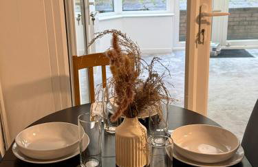 Wigan 2-Bedroom Modern house - Cozy & Relaxing Stay - Photo 9