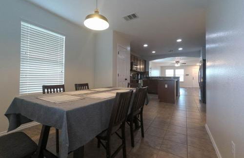 Spacious home with WiFi/AC - Photo 14