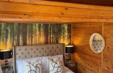 Otter 1 - Private Hot Tub - Bali Inspired Lodge - Bath - Longleat - Wiltshire - Photo 22