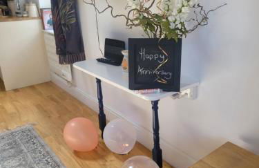 Birch Cottage with private wood fire hot tub - Foto 8