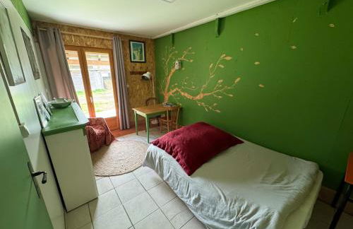 Gîte indépendant pouvant accueillir jusqu'à 6 personnes, situé dans une forêt - Foto 4