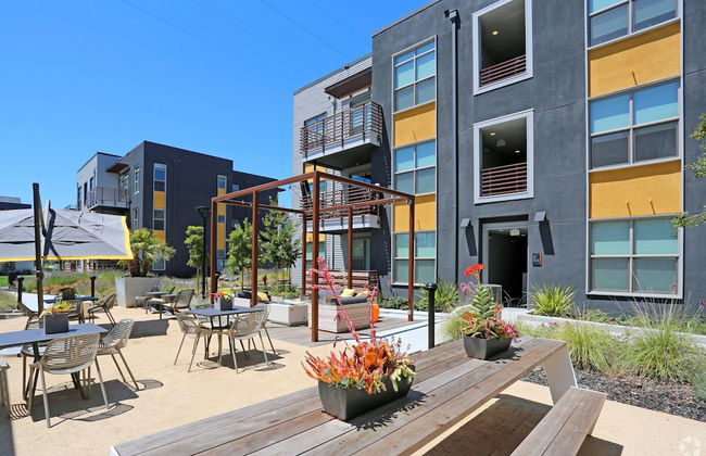 Elan Menlo - Photo 23