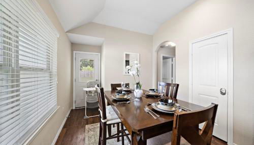 Cozy Getaway Nr Airport WiFi BBQ Yard Pet - Foto 3