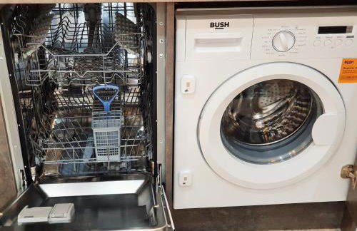 MODERN SUITES -5 Bedroom House- With FREE PARKING Birmingham city - Foto 22