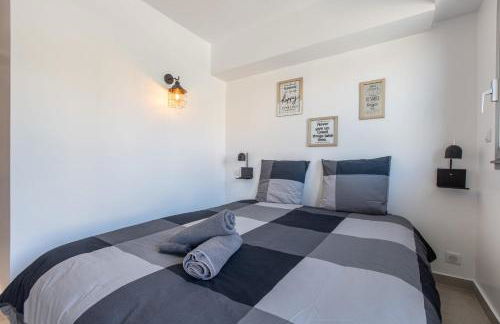 LB Vacation Rentals I Cannes Center, Renovated Apartment with Balcony, Ideal for Holidays or Congress! - Photo 22