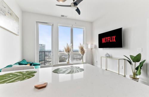 NEW! Royal Penthouse King Bed Amazing Views! - Foto 15