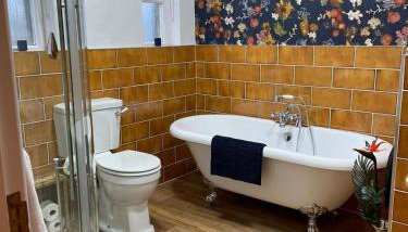 Dunnaglea Cottage, Ballintoy - Photo 5, Shower