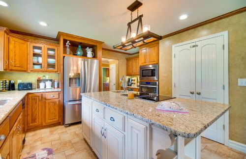 On-Site Lake Access Group Getaway in Afton - Foto 9