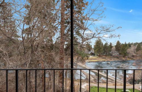 Newly Remodeled Top-floor Condo near Downtown Bend - Photo 27