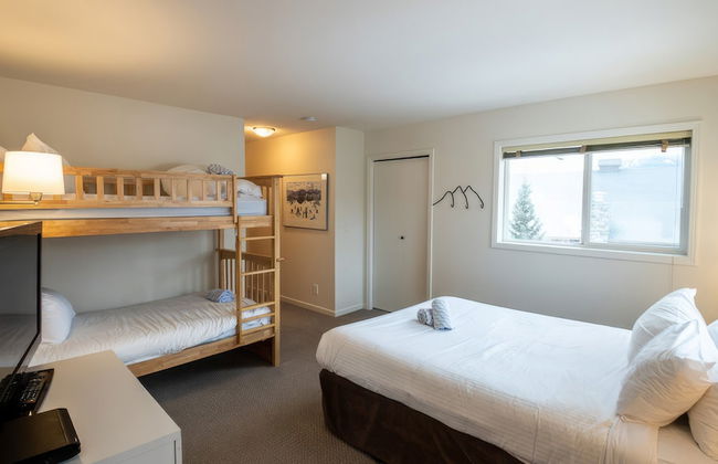 Timberline Lodges by Fernie Lodging Co - Photo 26