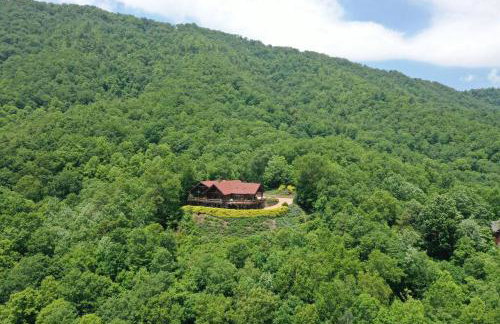LUXURIOUS TN Mtn Lodge- Sleeps 22+, Hiking & Lake - Photo 2