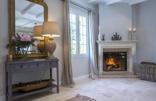 Spacious villa in Tourrettes-sur-Loup with Private Lake access Sleep 16 - Foto 32