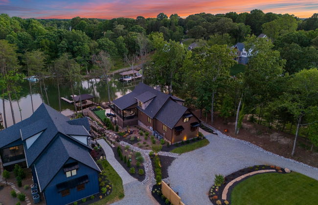 Black Bear Lodge by Avantstay Lakefront Dock Pool Theater Sleeps 20 - Foto 72