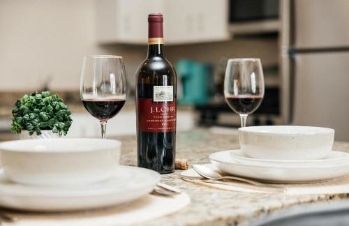 Gorgeous studio steps from The Groove - Foto 7