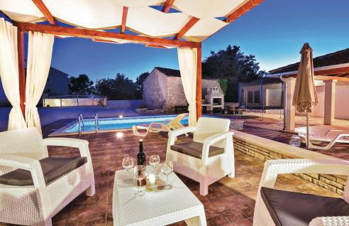 Three-Bedroom Holiday Home In Rebici - Foto 3