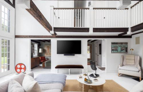 Bridgehaven Estate by Rove Travel - Luxe Home with Pool - Photo 2