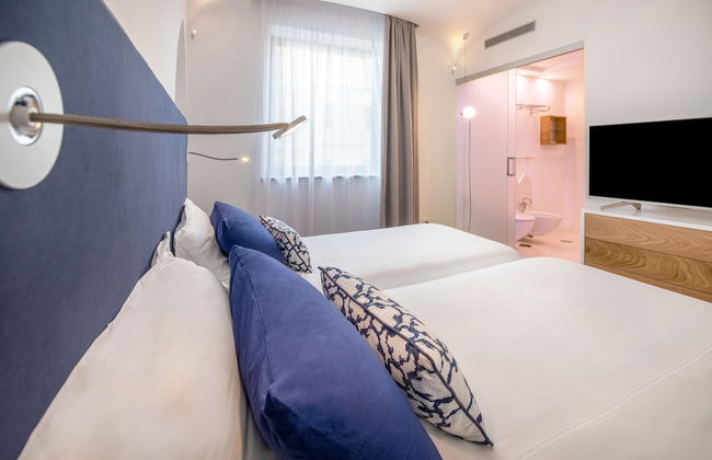 Luxury Apartment with Penthouse and Pool - Photo 13