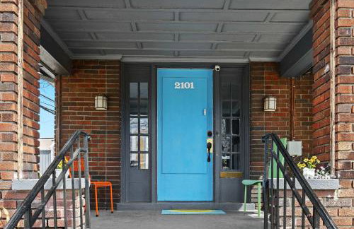 Cozy & Creative Top Unit in Lou's Arts District - Foto 59