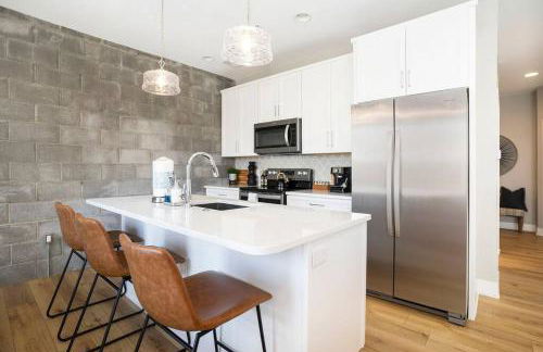 New Beautiful 8th Street Condo with 2 Balconies George 203 - Photo 14