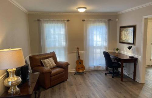 Lovely 2 Story 4 Bedms 3 Baths Home by Stone Mountain Park! - Foto 55