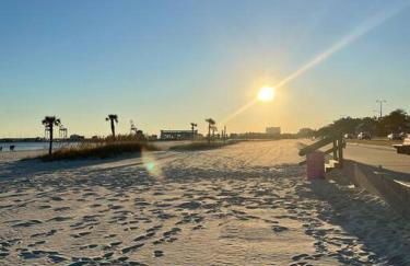 Feels like HOME escape, 1/2 Mile to beach - Foto 17