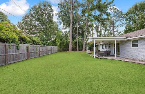 LSU Slammer Arcade 4 5 mile to LSU Private Yard - Foto 27