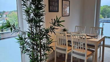 Stilvoll-möbliertes Apartment - Photo 2