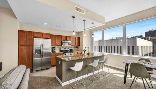 21st Floor Penthouse | Amazing Views of Downtown! - Foto 3