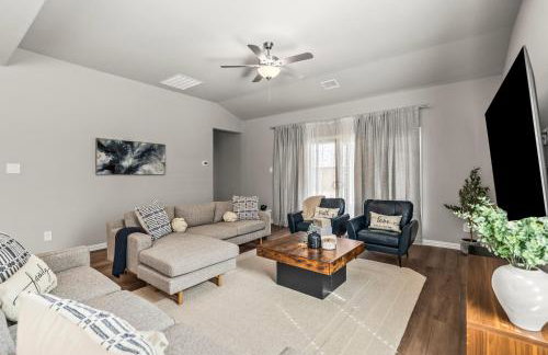 4Bed Luxury Getaway with Pool Table and Near Lake Lavon - Foto 10