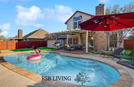 Glamorous 4BR 2,5BA Holiday Home with Pool, Game Room & Fire Pit - Foto 1