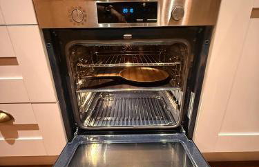 Luxury Private Room with Living Area Wembley Stadium View - Photo 27