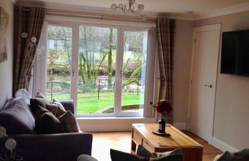 Lovely Riverside Holiday Home - Foto 14