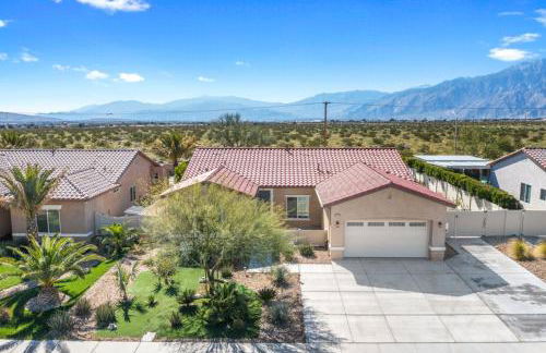 Views, Gameroom, Saltwater Pool & Hot tub, Firepit by MariamsBnb - Foto 8