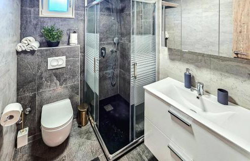 Cozy Home In Postira With Wifi - Photo 30