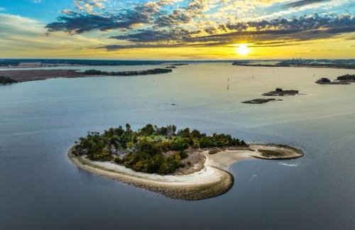 Private Downtown Bungalow Near Riverwalk & Beaches - Photo 17