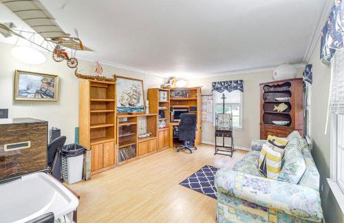 Spacious Trappe Getaway with Outdoor Pool and Gazebo! - Foto 12