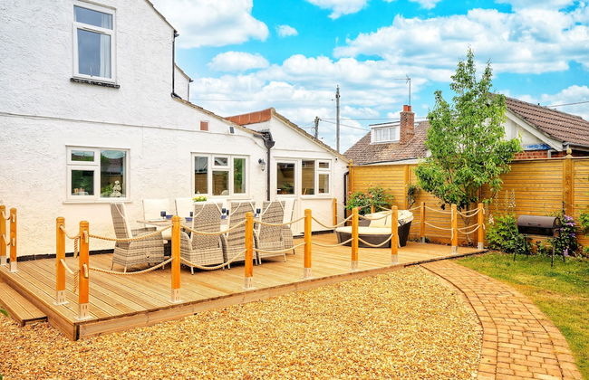 Norfolk Luxe Beach House Sleeps 8 Dog Friendly - Photo 26